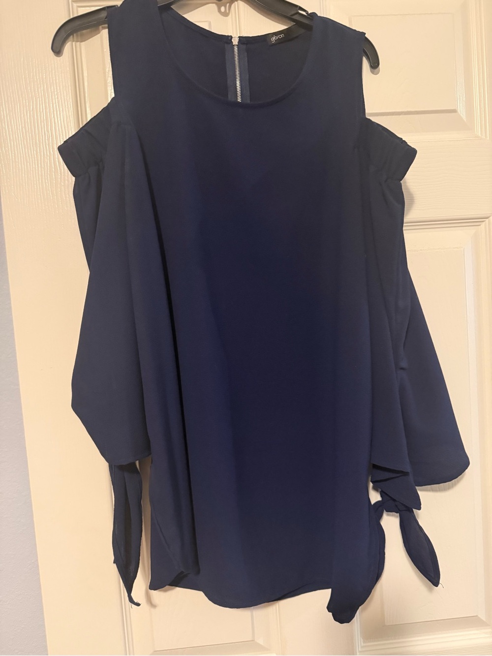 Gibson Navy Cold-Shoulder Tie-Sleeve Blouse